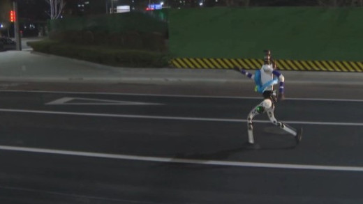 Роботуудын хагас марафон Бээжинд болно